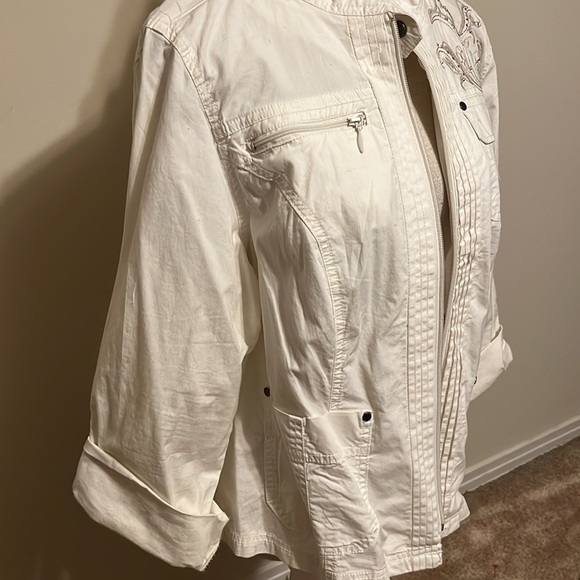 White jacket with embroidery by Lane Bryant. Sz 18 - Picture 7 of 12